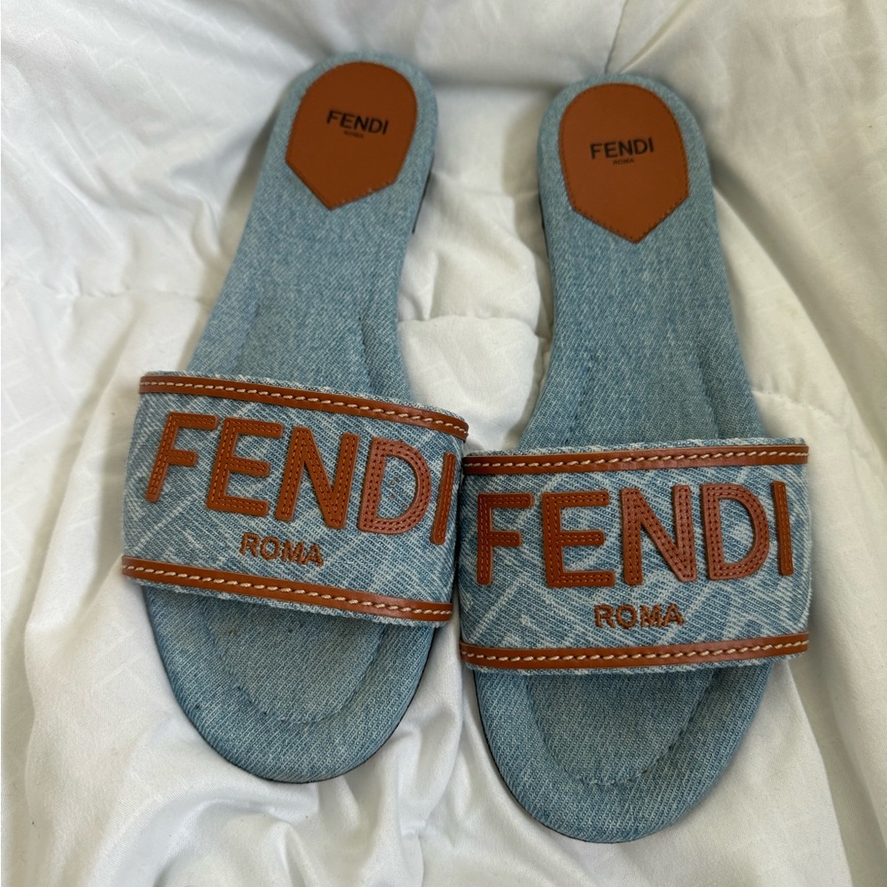 Fendi slides size 9.5